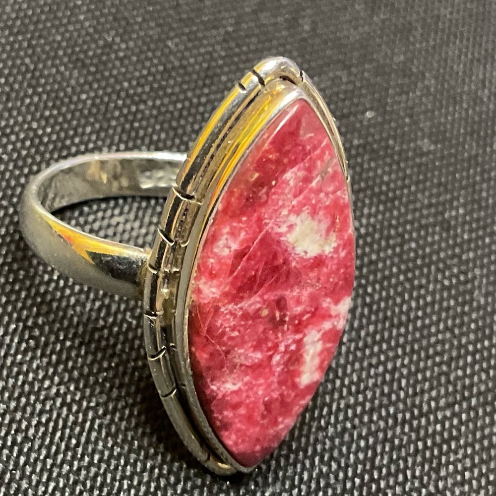 Elegant sterling 925 Silver and Pink Stone Ring